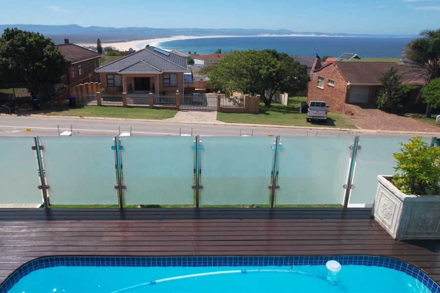 4 Bedroom Property for Sale in Wavecrest Eastern Cape